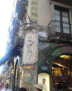 Detalle de la esquina del Carrer de la Petxina - Barcelona